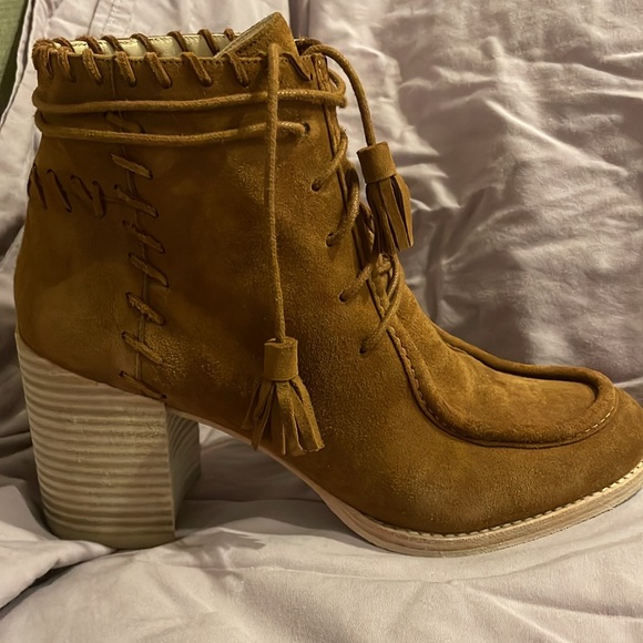 Stuart Weitzman, suede bootie, sz9.5 w - Picture 2 of 6